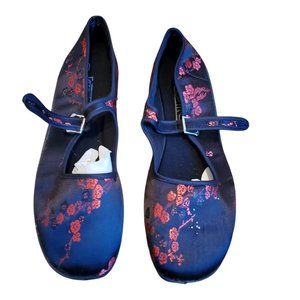 Women's shoes